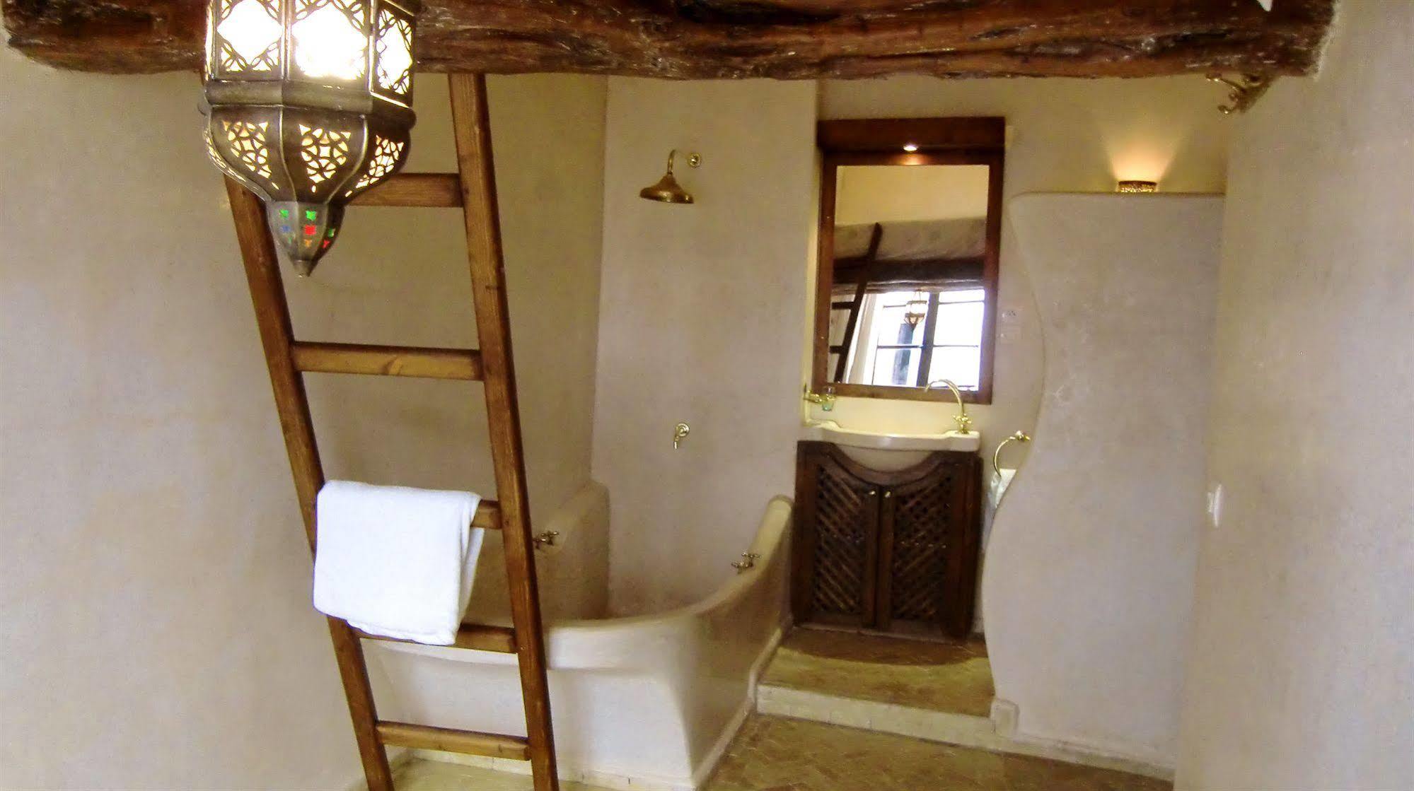 Riad Thais 에사우이라 외부 사진